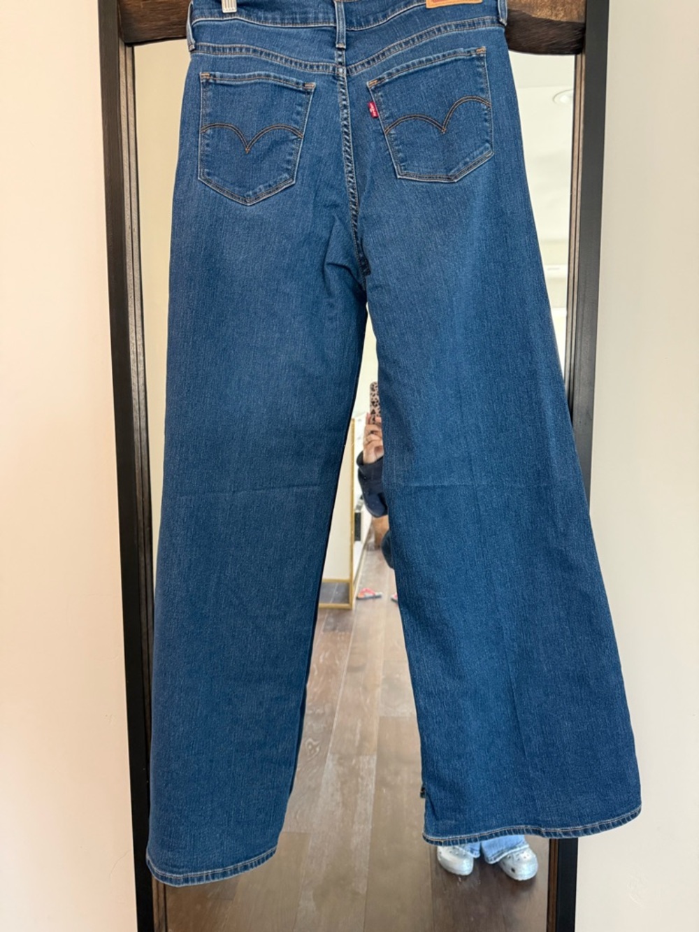 Levi’s 318 Shaping Wide Leg Jeans - Picture 3 of 7